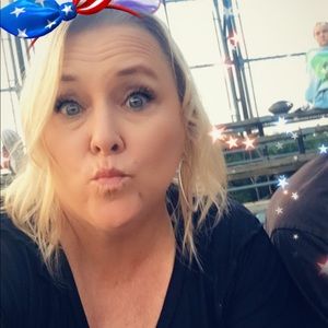 Meet your Posher, Lauri